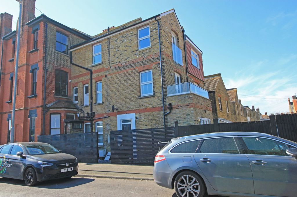 Property photo 2 of 13 Picture 2