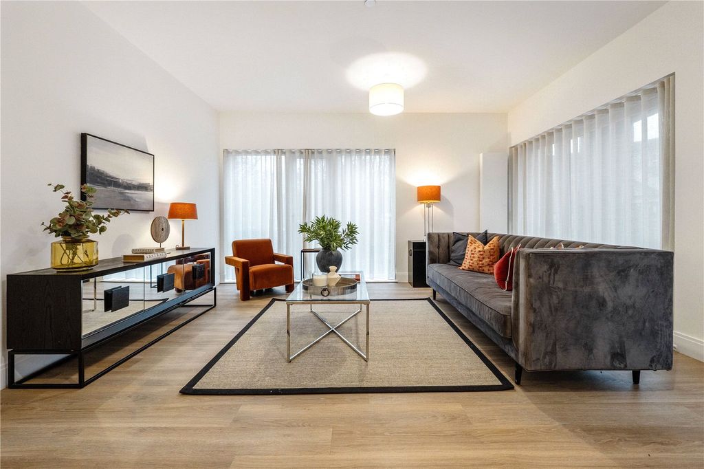 Property photo 3 of 19 Living/Kitchen