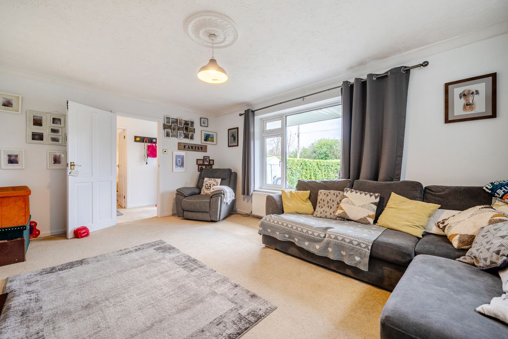 Property photo 2 of 22 Living Room