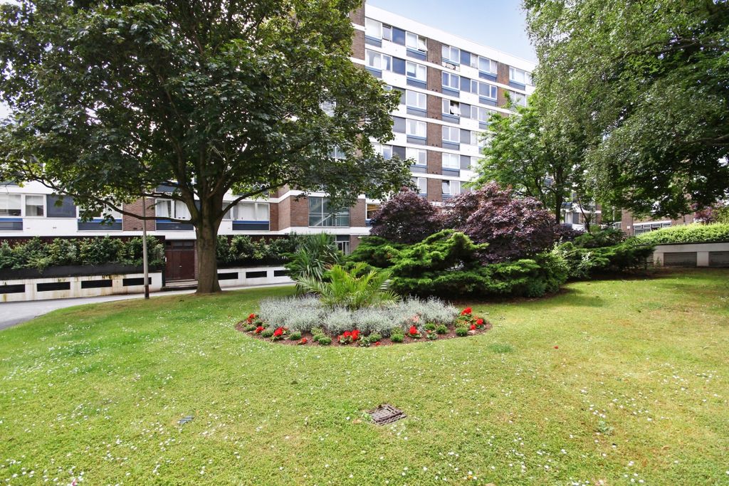 Property photo 3 of 14 Garden (1)_High