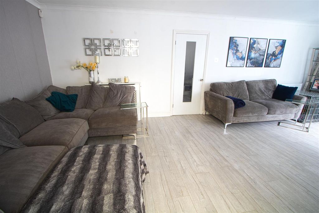 Property photo 3 of 21 Lounge1.Jpg