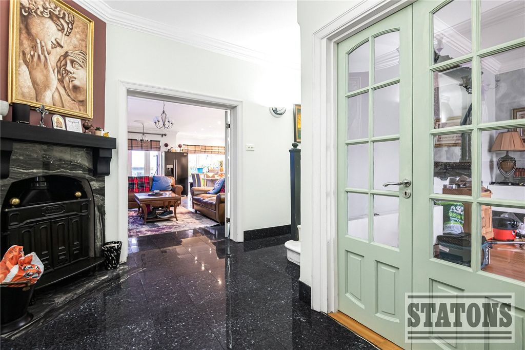 Property photo 2 of 19 Picture No. 01