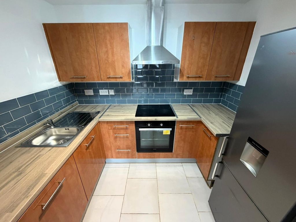 Property photo 2 of 9 Picture No. 30