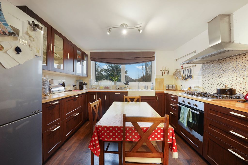 Property photo 3 of 15 Kitchen/Dining Area