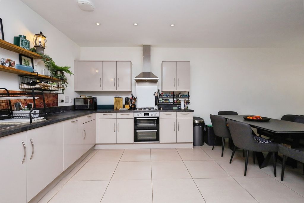 Additional image 21 of 5 bed town house for saleMillennium Way, Heathfield, East Sussex TN21