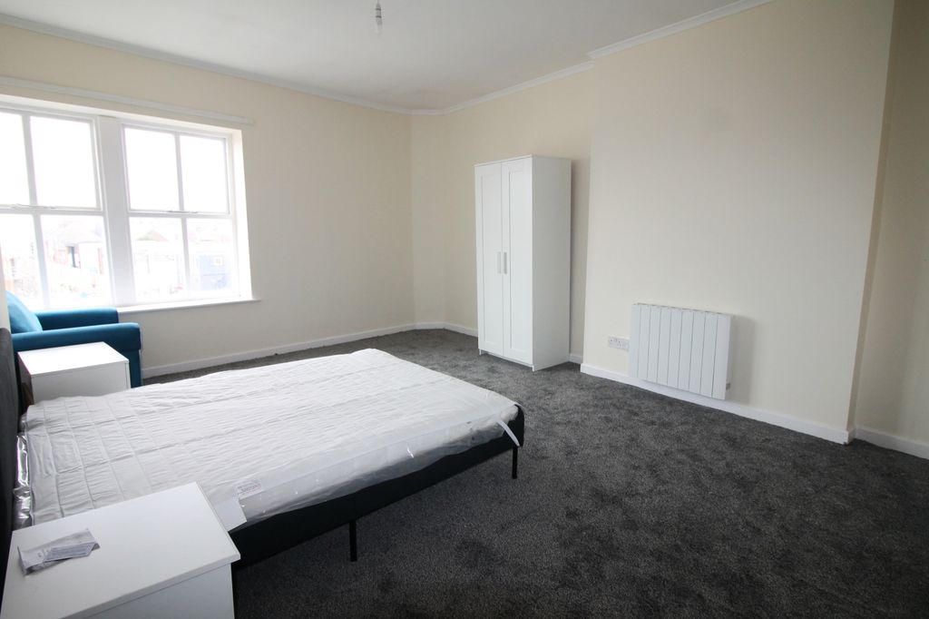 Property photo 2 of 7 Room 11 (1)