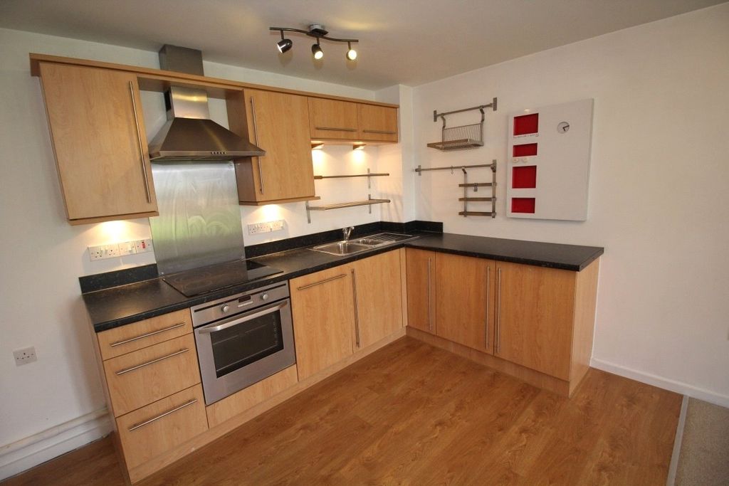 Property photo 2 of 4 Fitted Kitchen