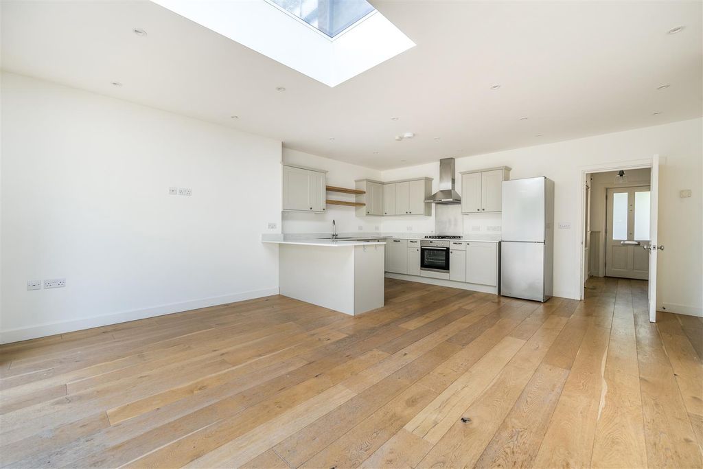 Property photo 3 of 20 1346305-12-68Aec9Ef7Fea2.Jpg