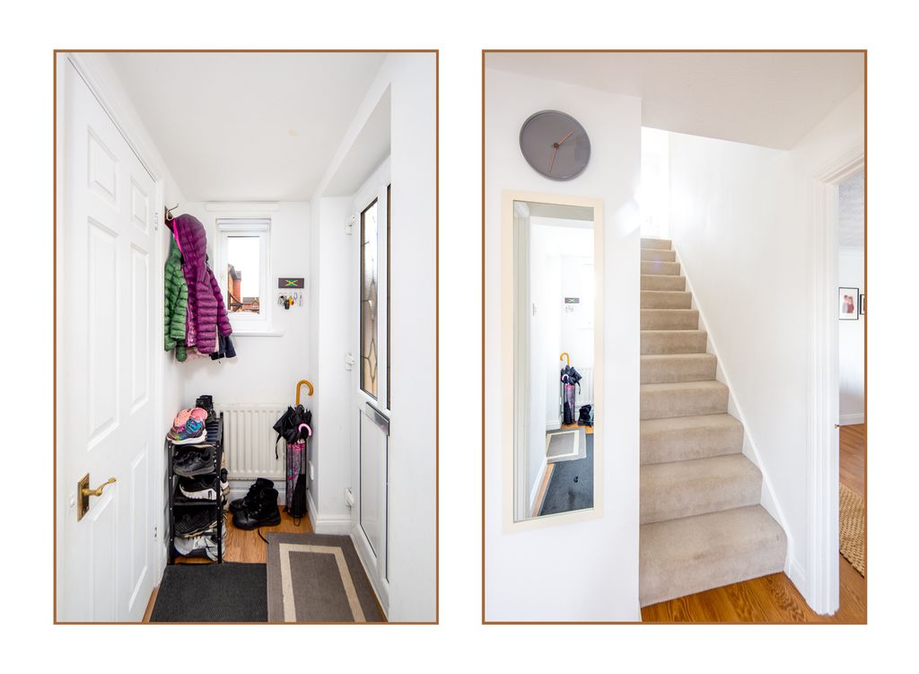 Property photo 3 of 22 Entrance Hall