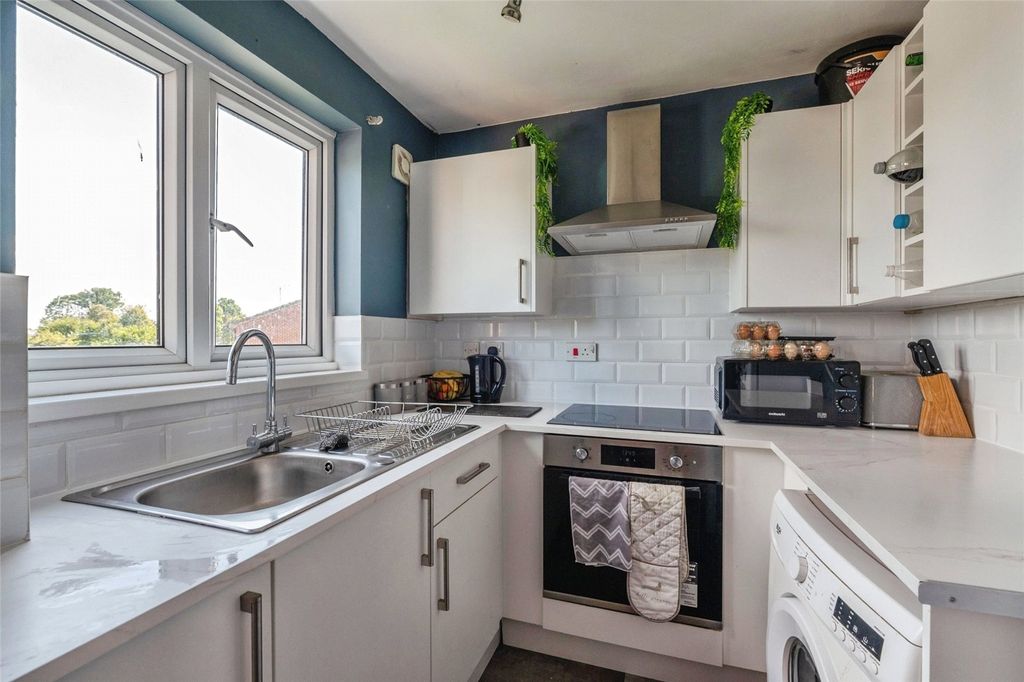 Property photo 3 of 16 Kitchen