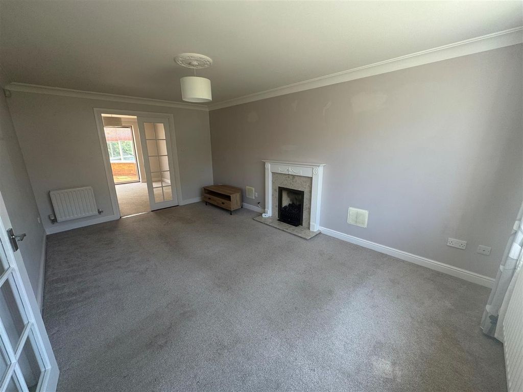 Property photo 3 of 14 Lounge.Jpg