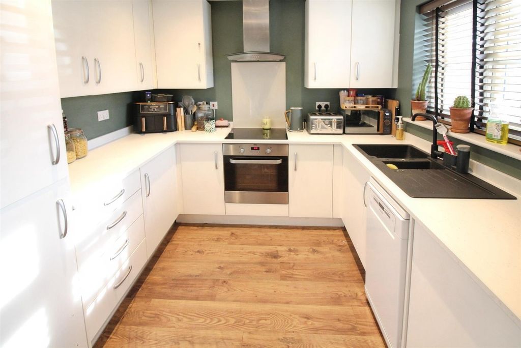 Property photo 2 of 12 Kitchen