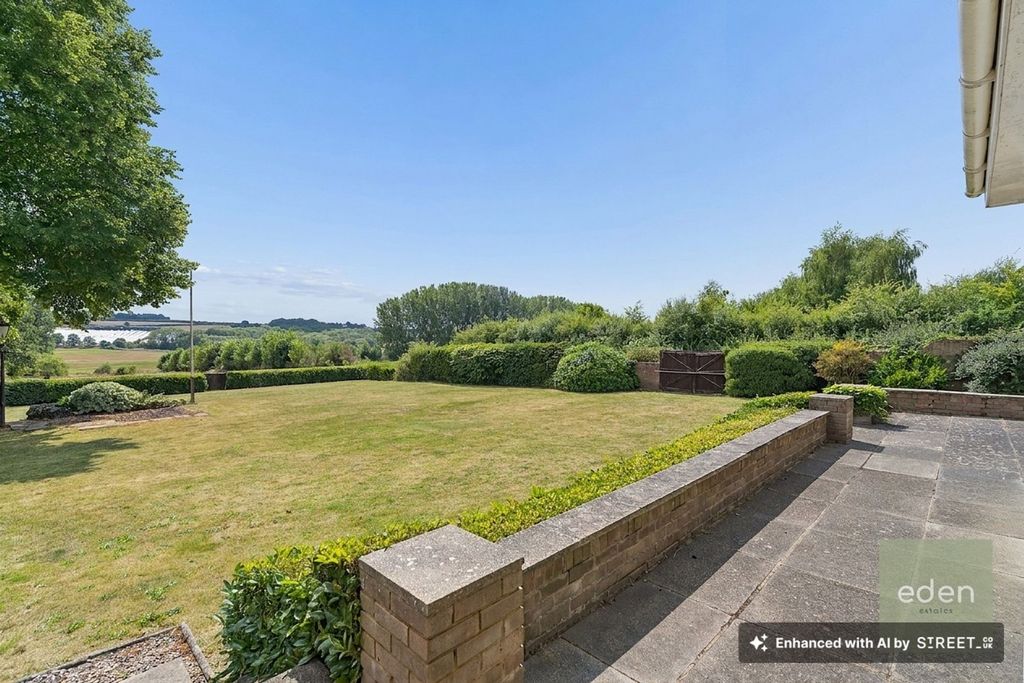 Property photo 2 of 29