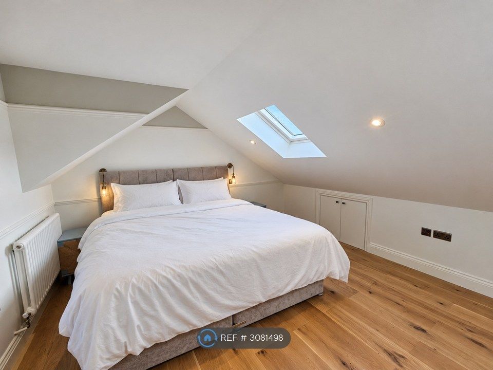 Property photo 3 of 12 Loft Bedroom 4