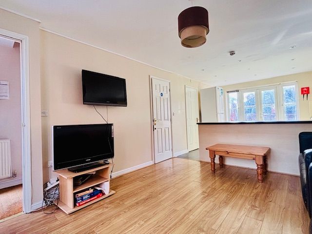 Property photo 3 of 17 Living Room