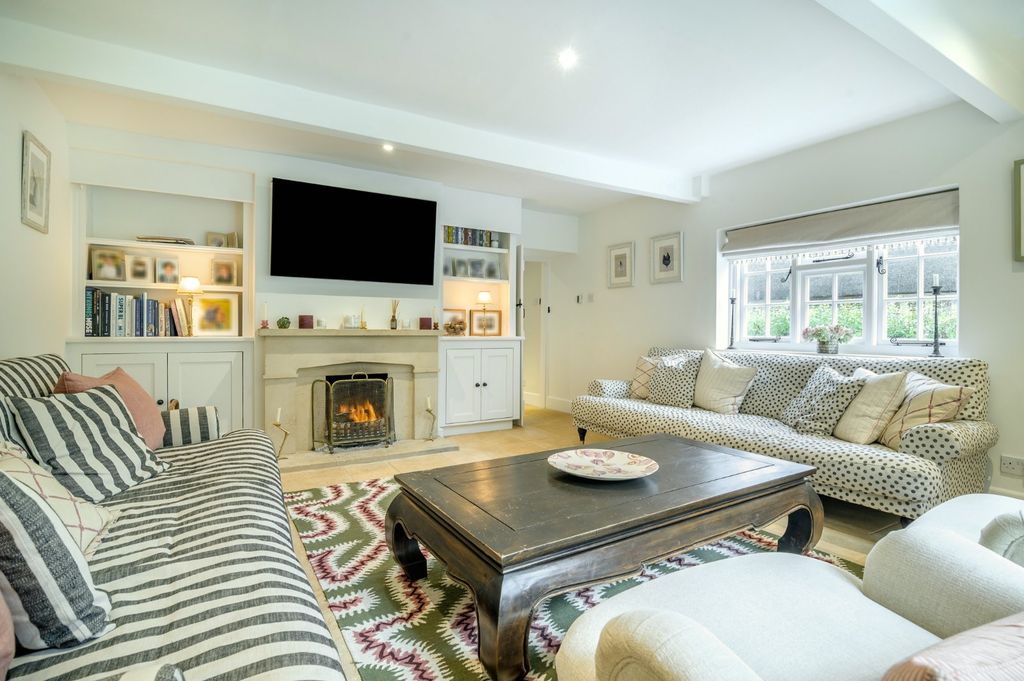 Property photo 2 of 18 Drawing Room