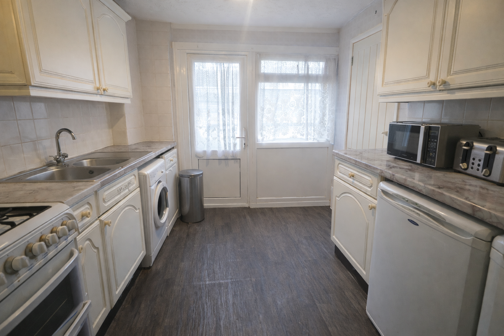 Property photo 3 of 14 Kitchen