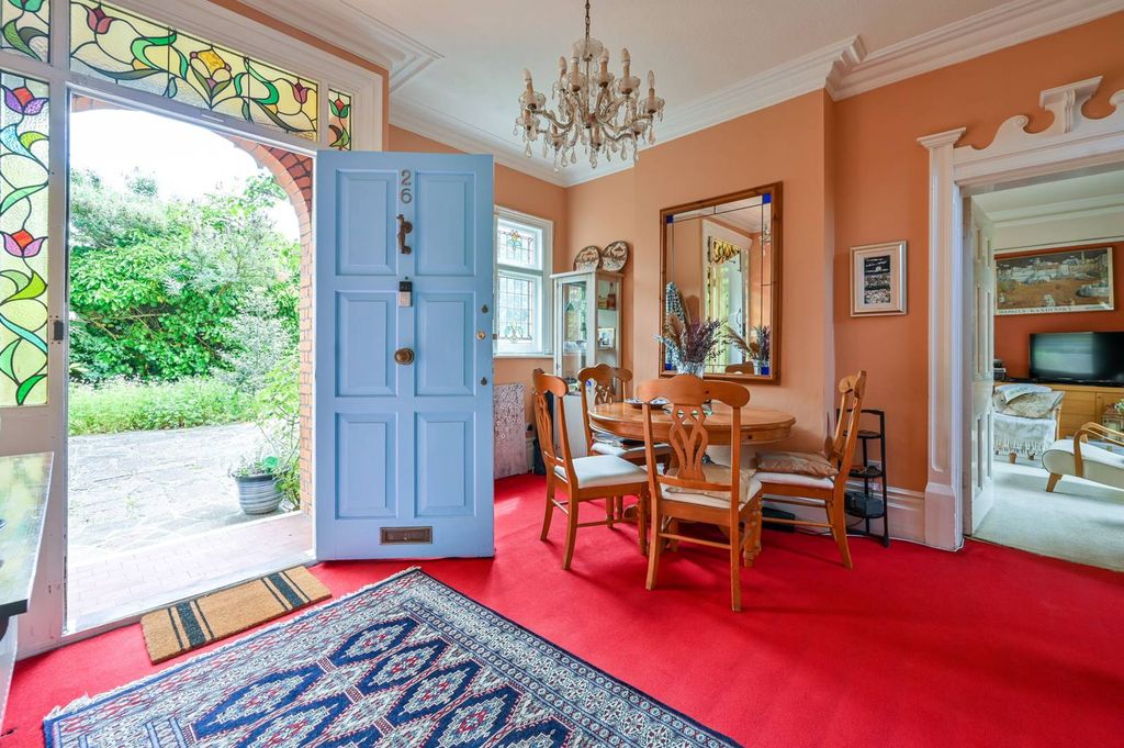 Property photo 3 of 27