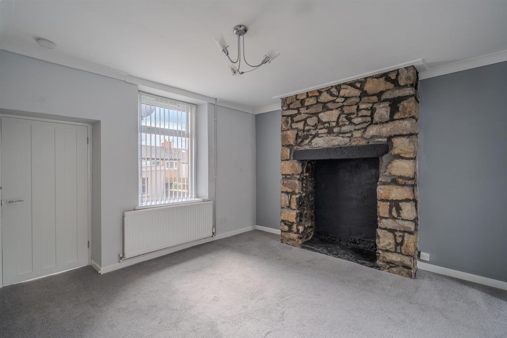 Property photo 3 of 21 27 Park Street-10.Jpg