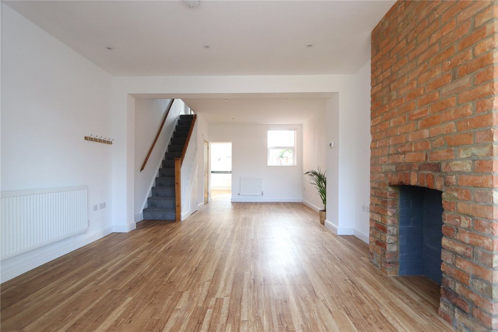 Property photo 2 of 22 Picture No. 12