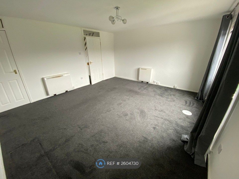 Property photo 3 of 19 Living Room