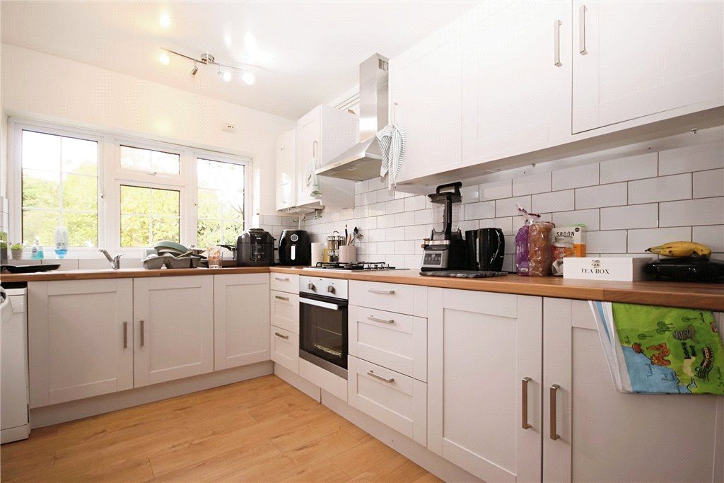 Property photo 2 of 10 Kitchen