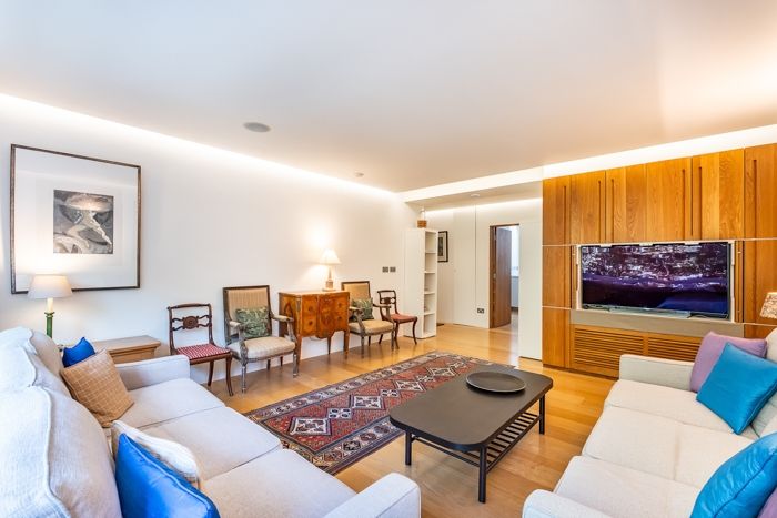 Property photo 1 of 17 Clunie-House-Rece...