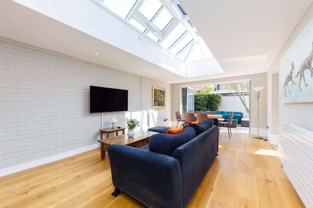 Property photo 2 of 10