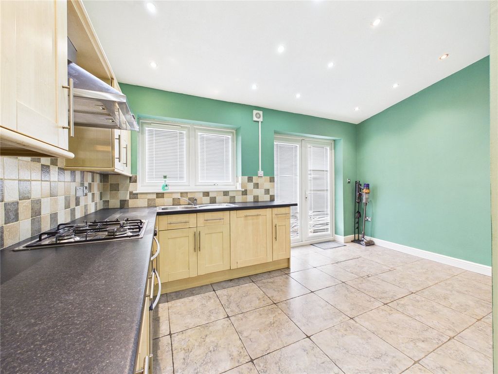 Property photo 2 of 16 Picture No. 11