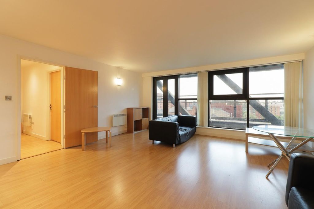 Property photo 1 of 16 Living Room