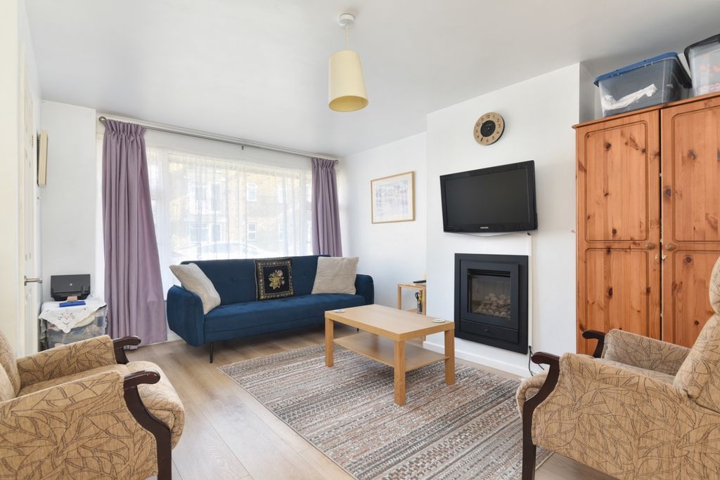 Property photo 2 of 13 3863106