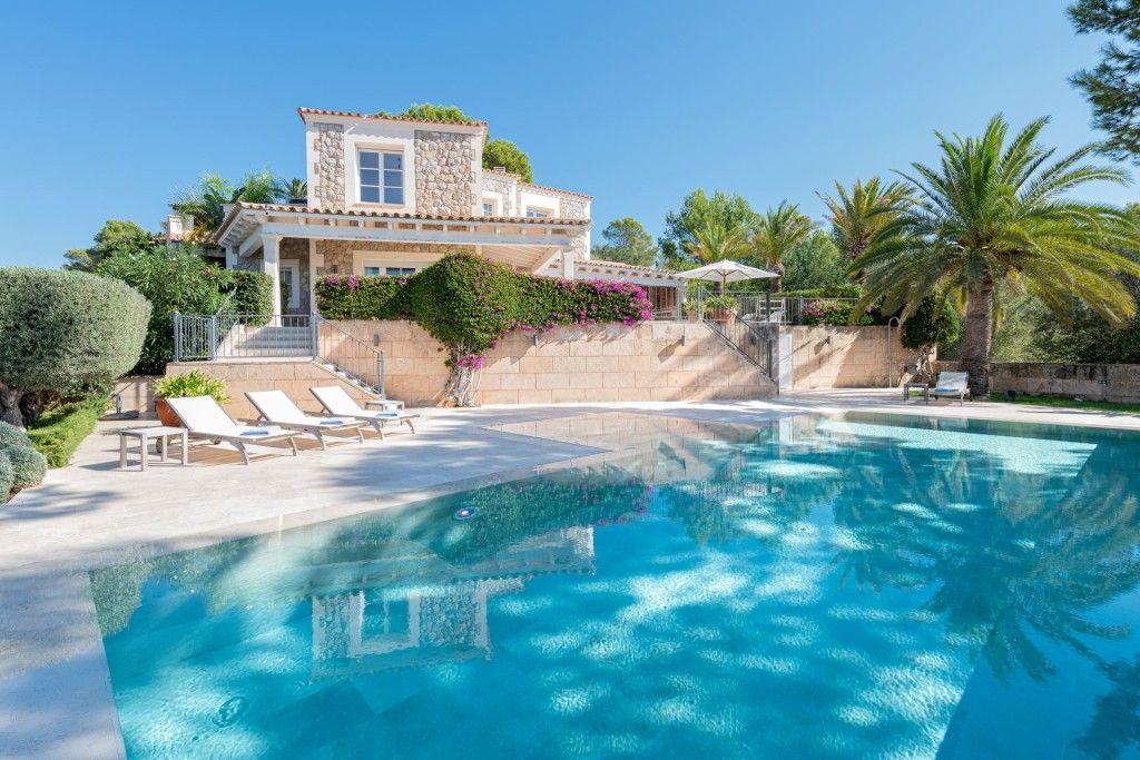 Property photo 1 of 20 Swimming Pool (2)