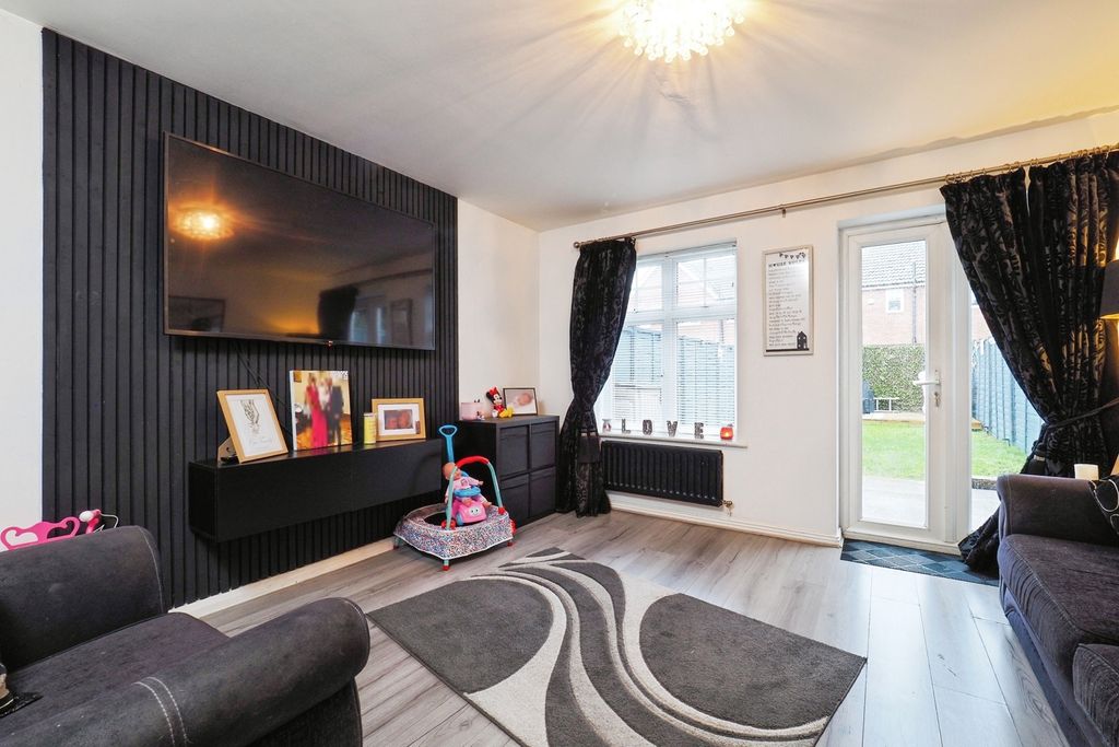 Property photo 3 of 18 Pbox-Img.Jpg