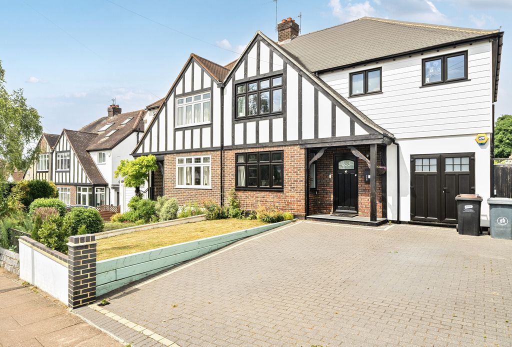 Property photo 2 of 12 1313549-1-68557E7...