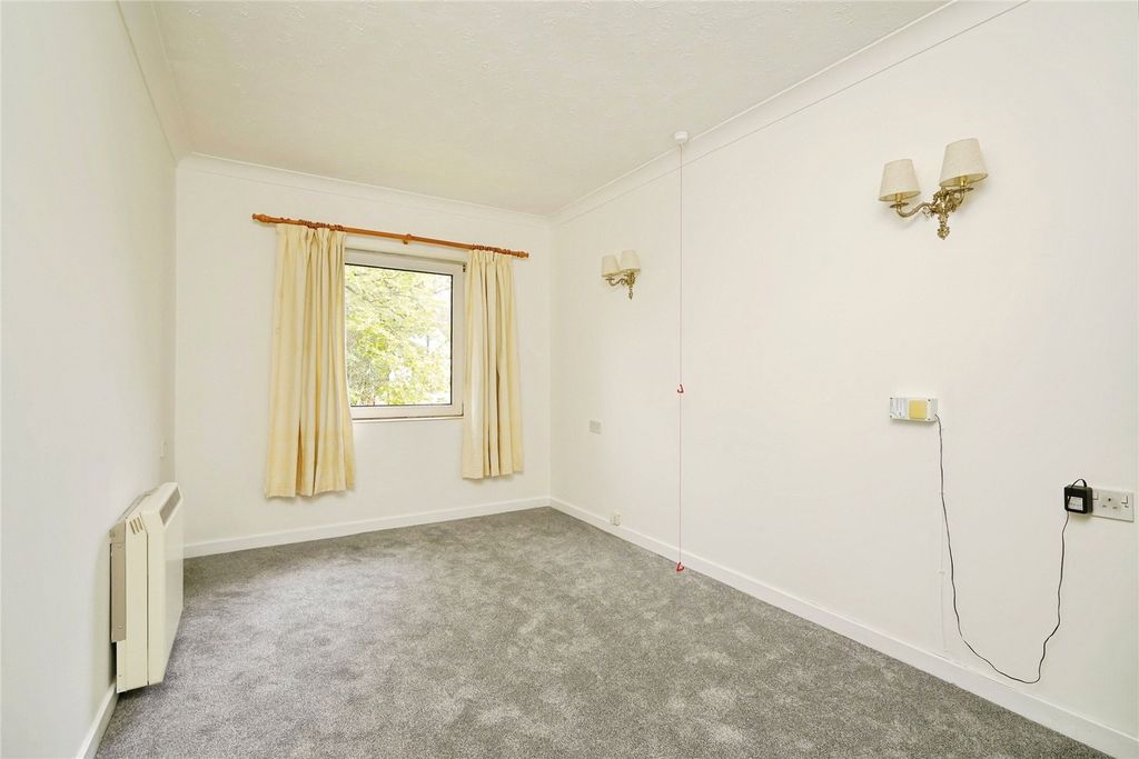 Property photo 3 of 12 Bedroom