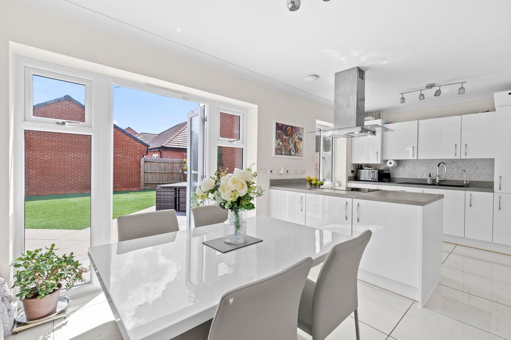 Property photo 2 of 12 Kitchen/Diner