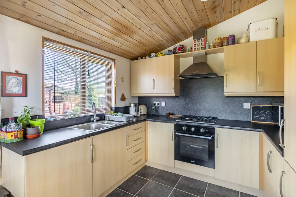 Property photo 3 of 11 Kitchen