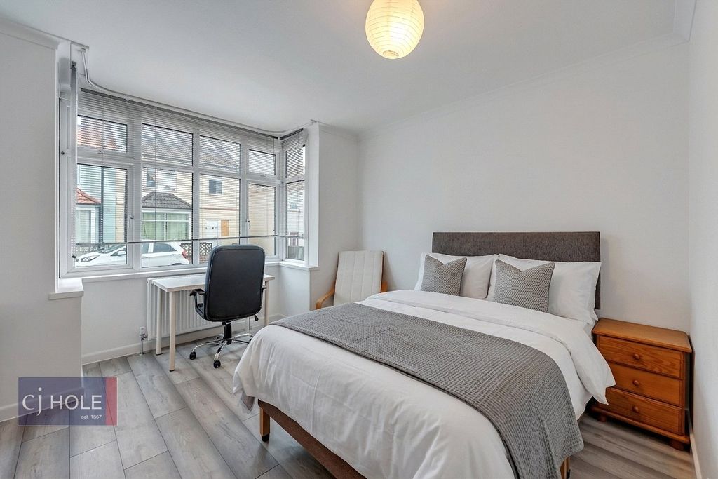 Property photo 2 of 17 Picture No. 82