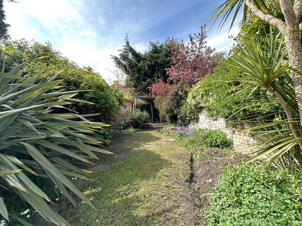 Property photo 3 of 14 Established Private Garden 446