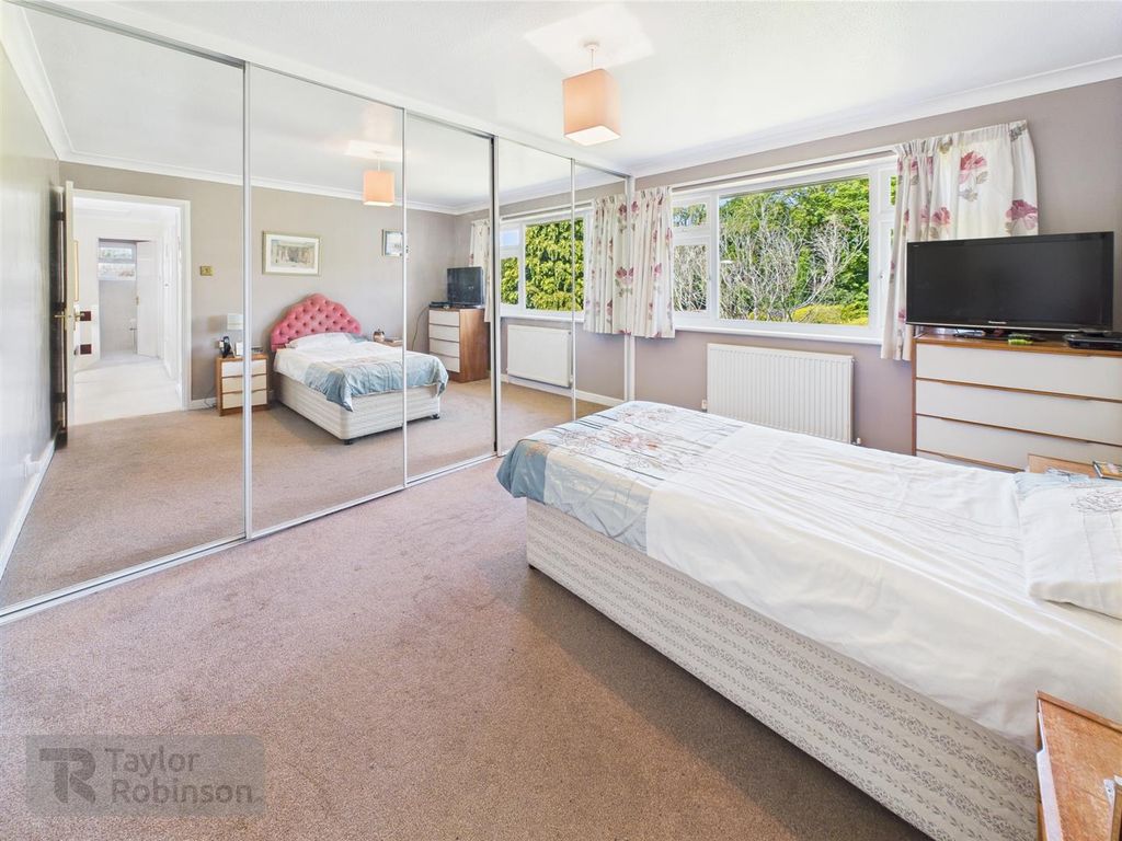 Additional image 9 of 5 bed detached house for saleMount Close, Pound Hill, Crawley RH10