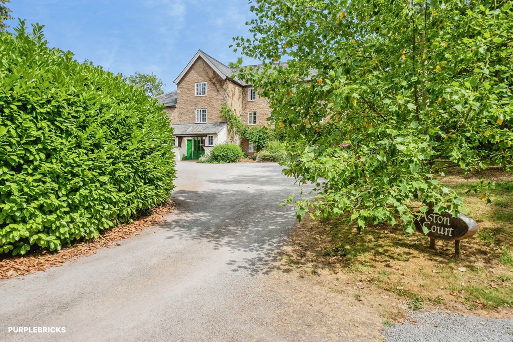 Property photo 3 of 27