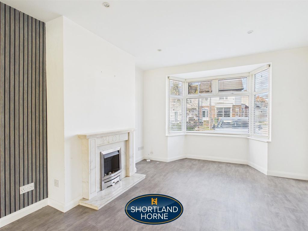 Property photo 3 of 27 Lounge