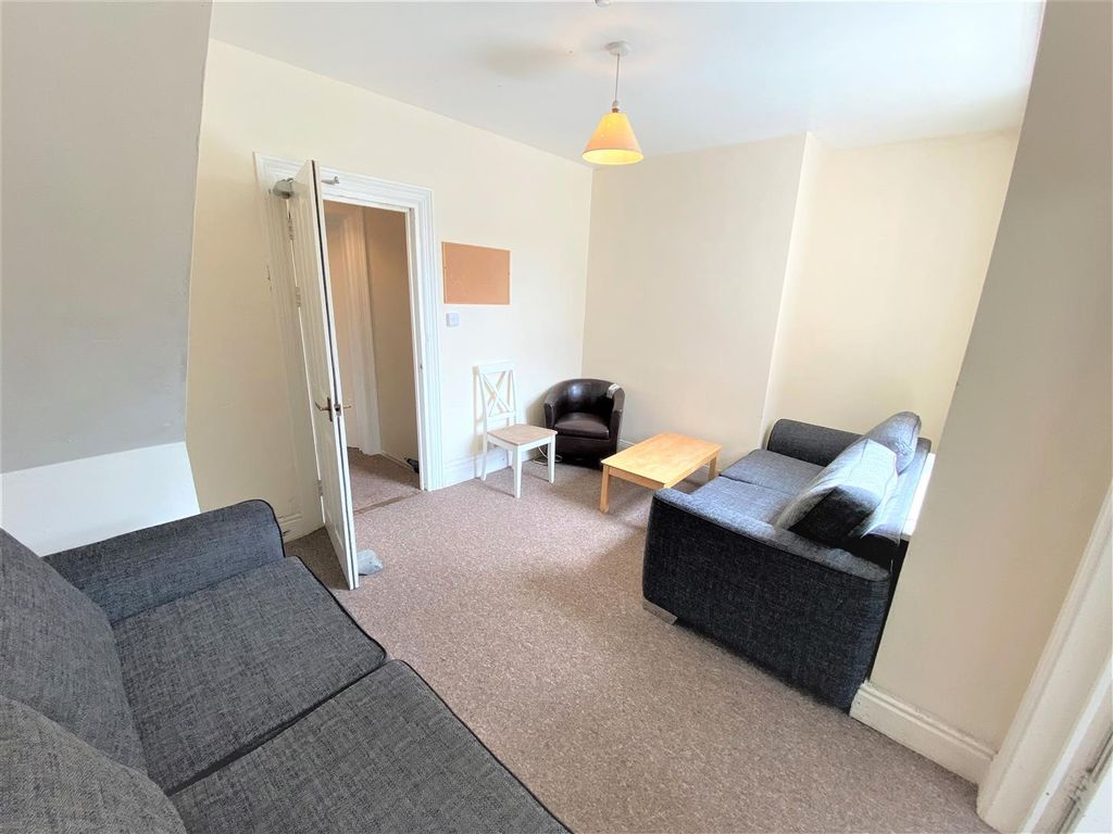 Property photo 3 of 15 Lounge.Jpg