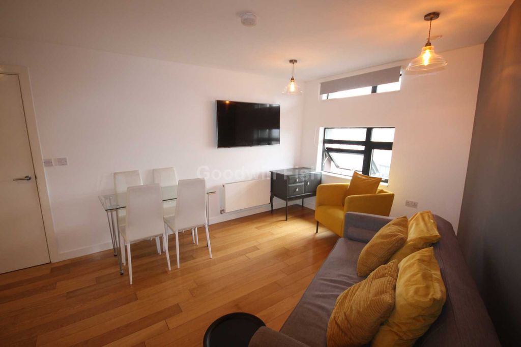 Property photo 3 of 12