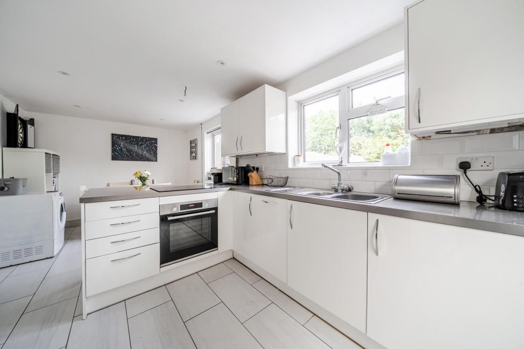 Property photo 3 of 16 Kitchen