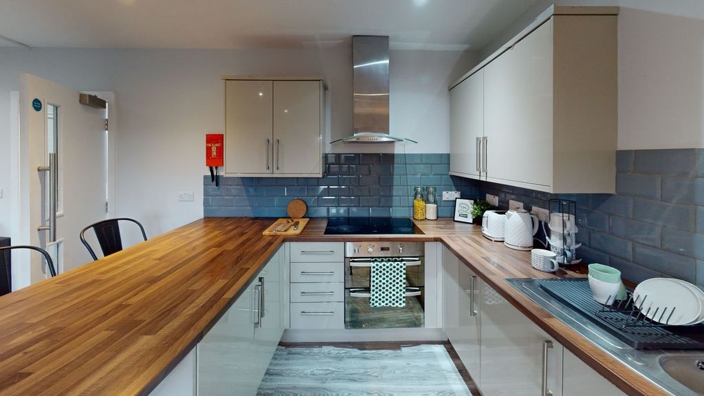 Property photo 2 of 8 Picture No. 10