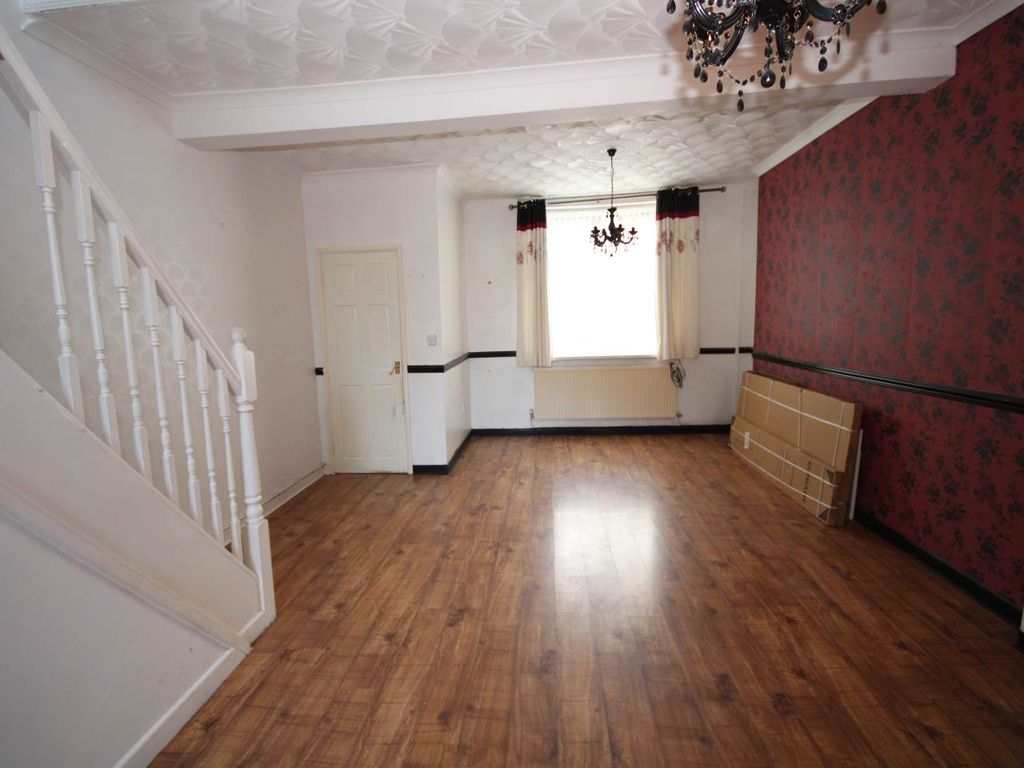 Property photo 3 of 14 Lounge