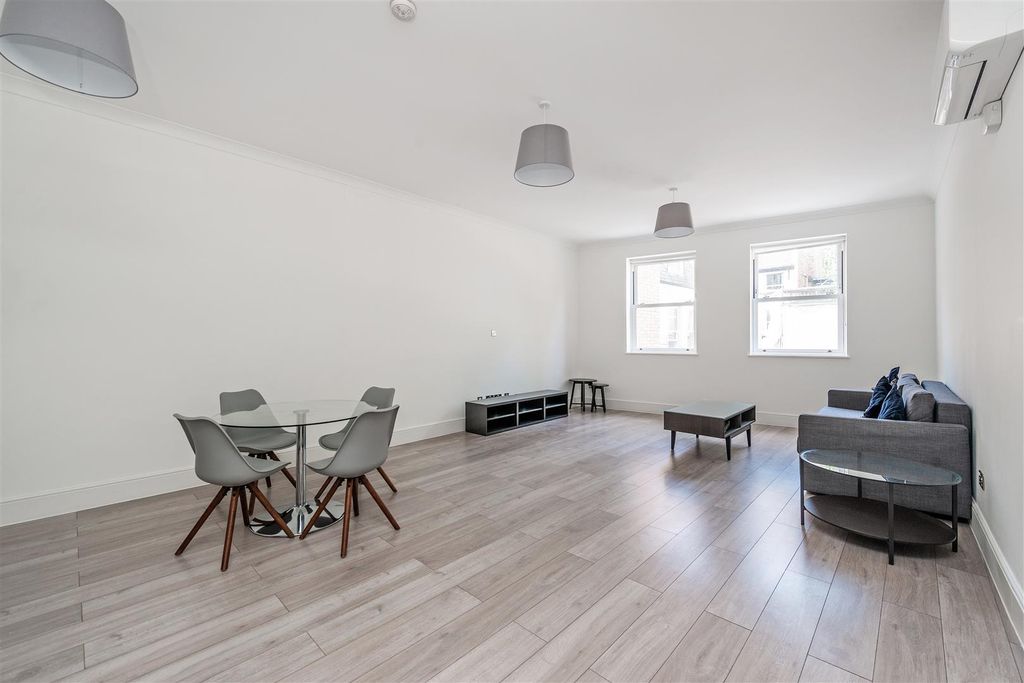 Property photo 1 of 10 Reception