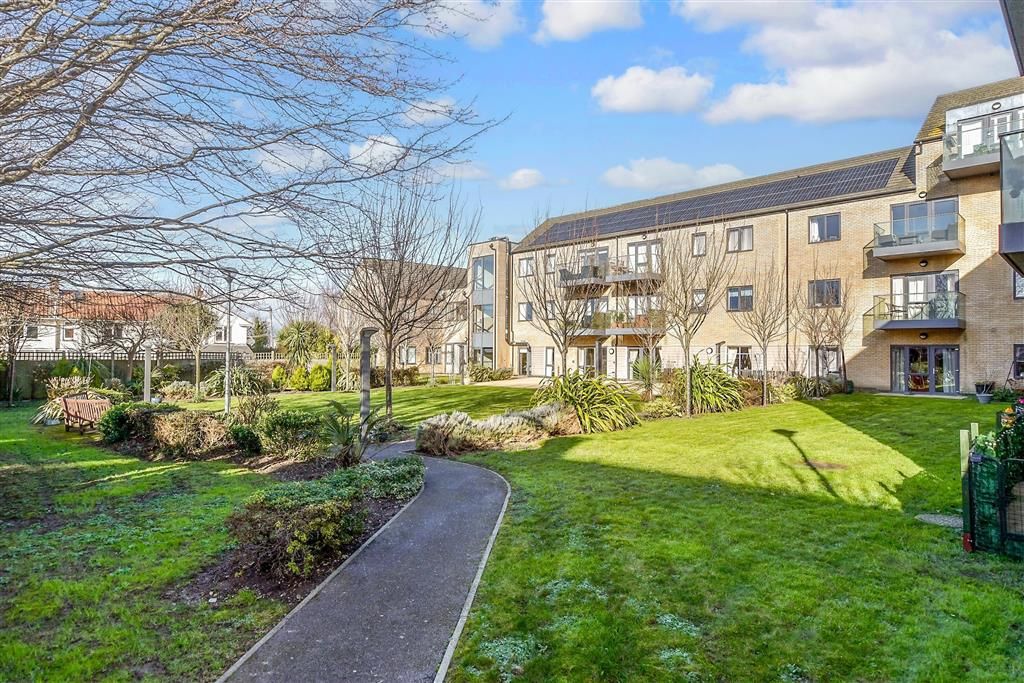 Property photo 2 of 10 Communal Gardens