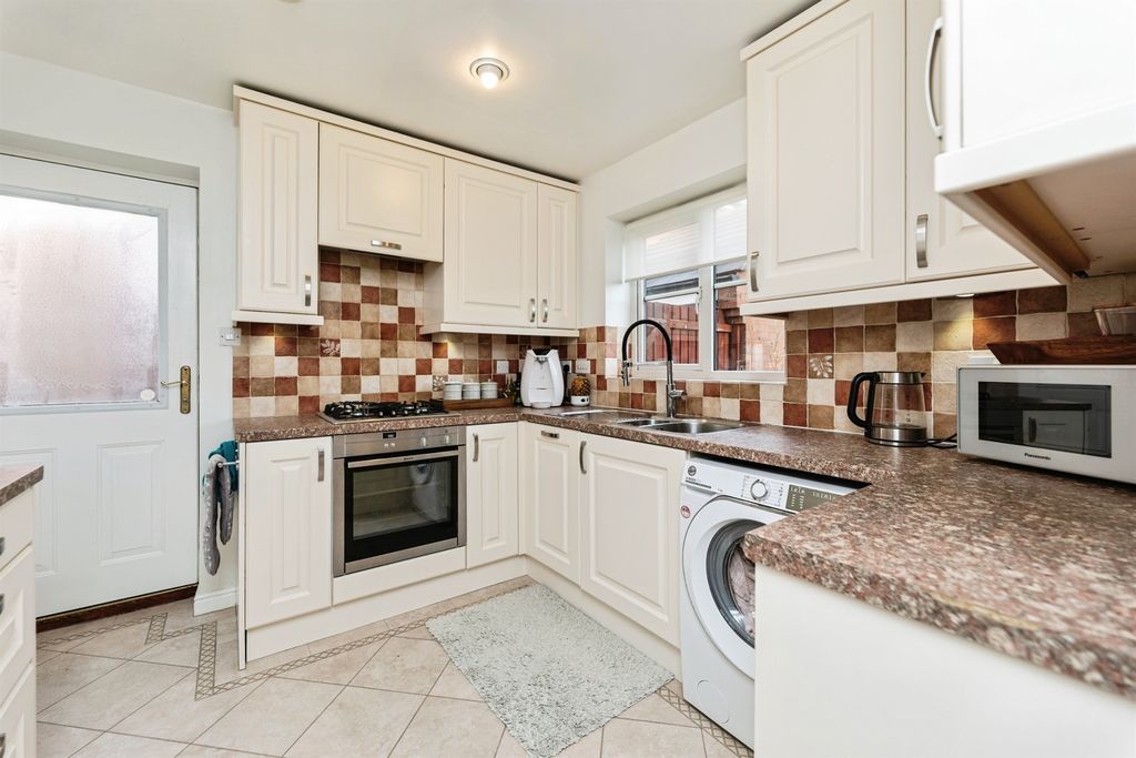 Property photo 2 of 19